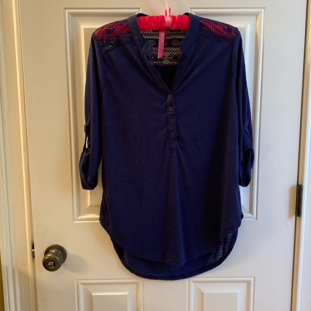 Women’s pullover top